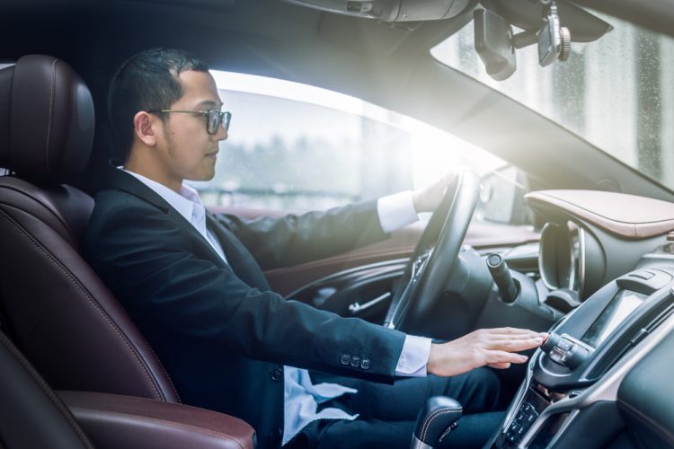 Sewa Mobil VS Taksi Online Saat Liburan di Medan